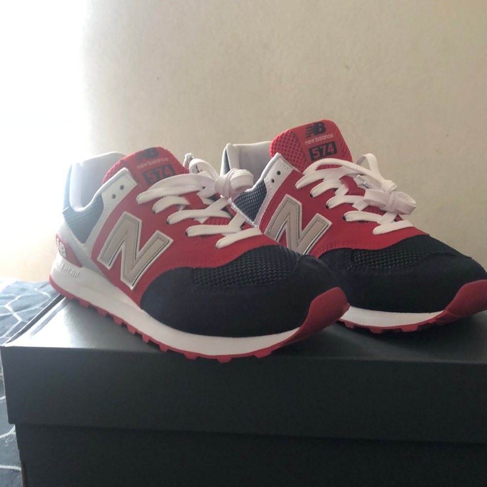 New Balance tennis shoes